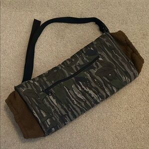 Camouflage insulated fleece handmuff